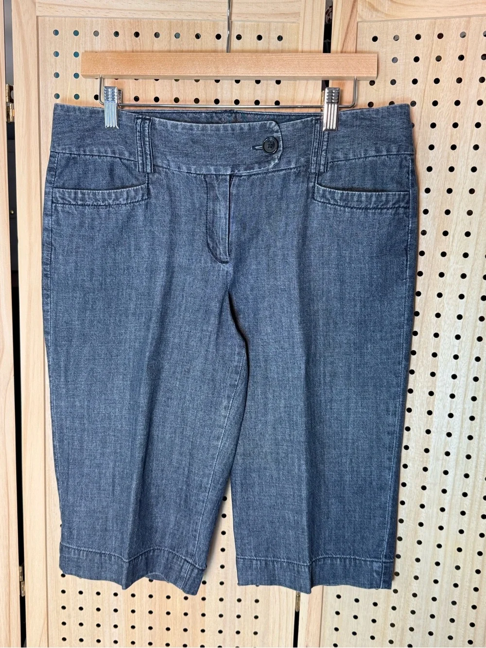 Ann Taylor Signature Size 8 Blue Chambray Bermuda Shorts 100% Cotton Coastal